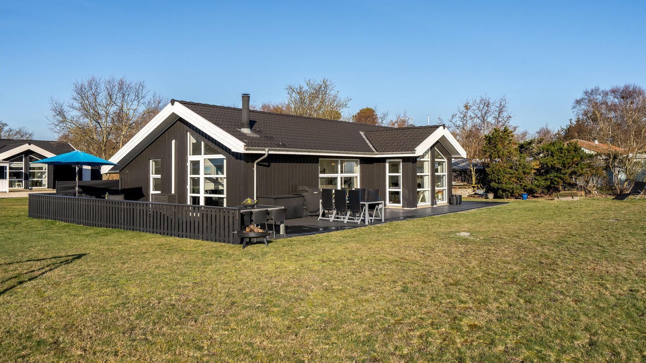 Photo of Others in Hou