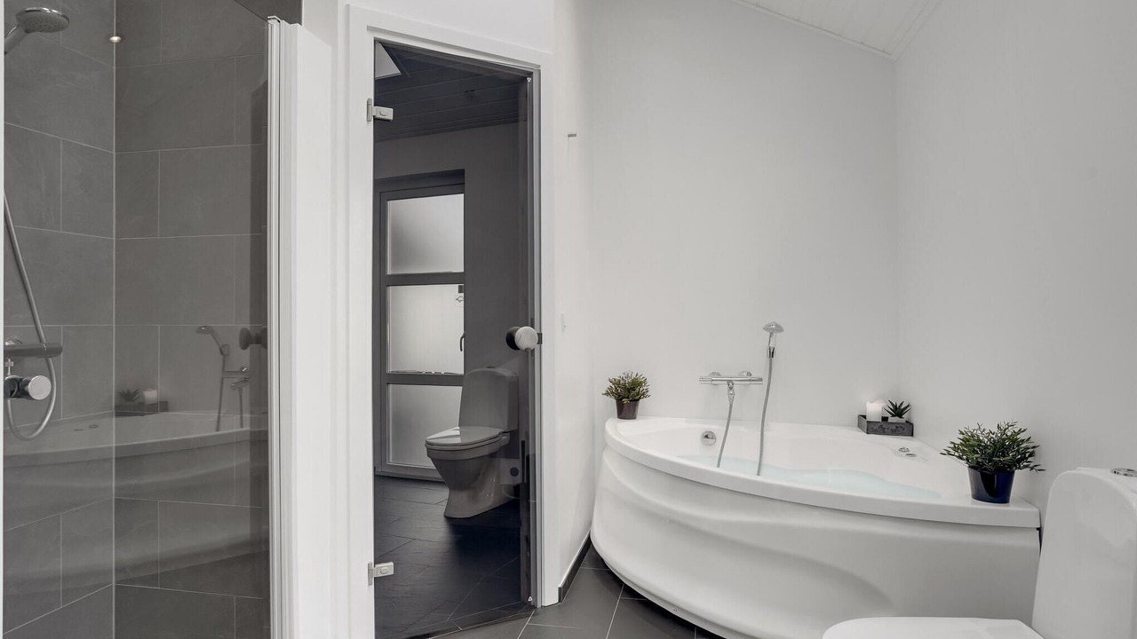 Photo of Bathroom in Hou