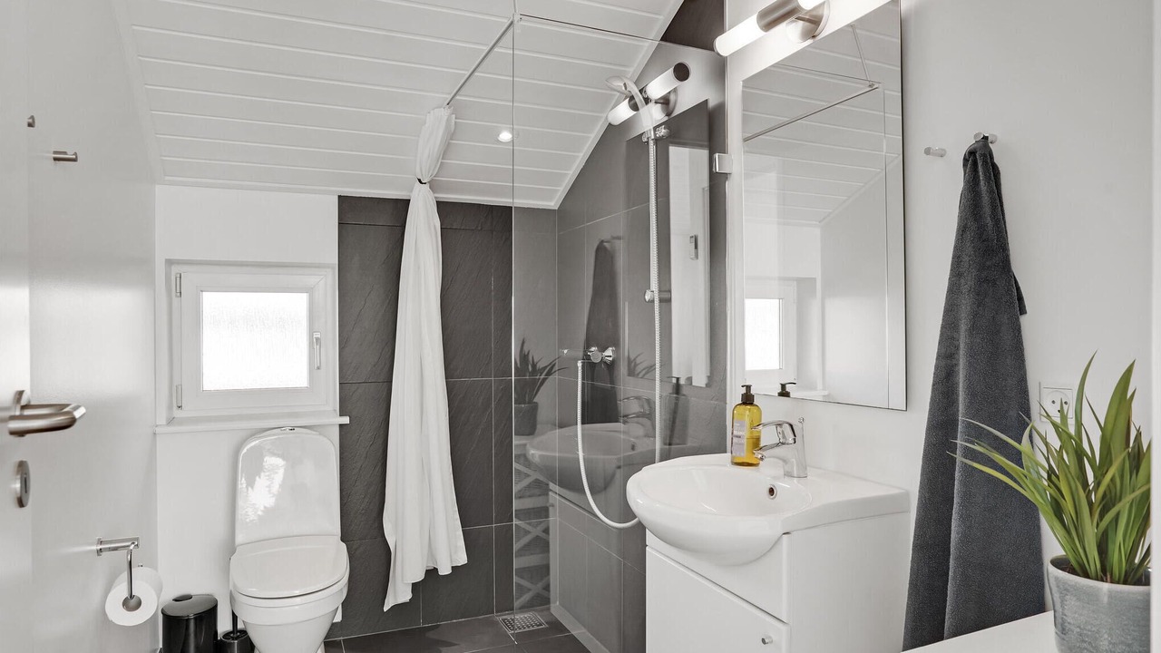 Photo of Bathroom in Hou