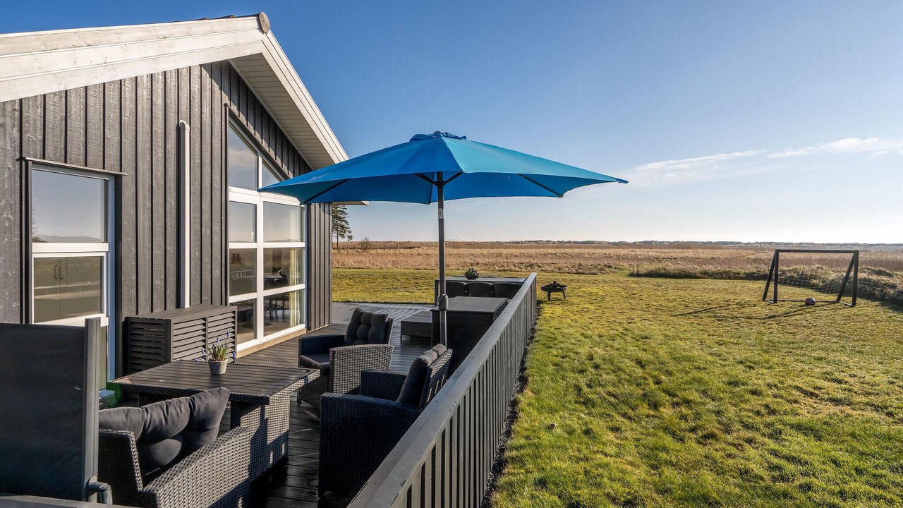 Photo of Others in Hou