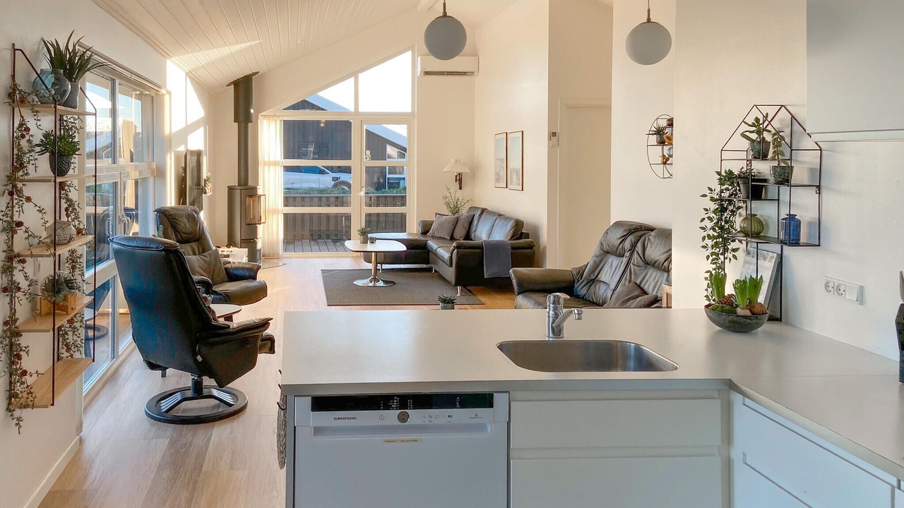 Photo of Others in Hou