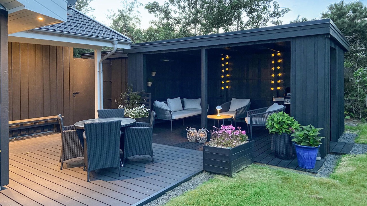 Photo of Others in Hou