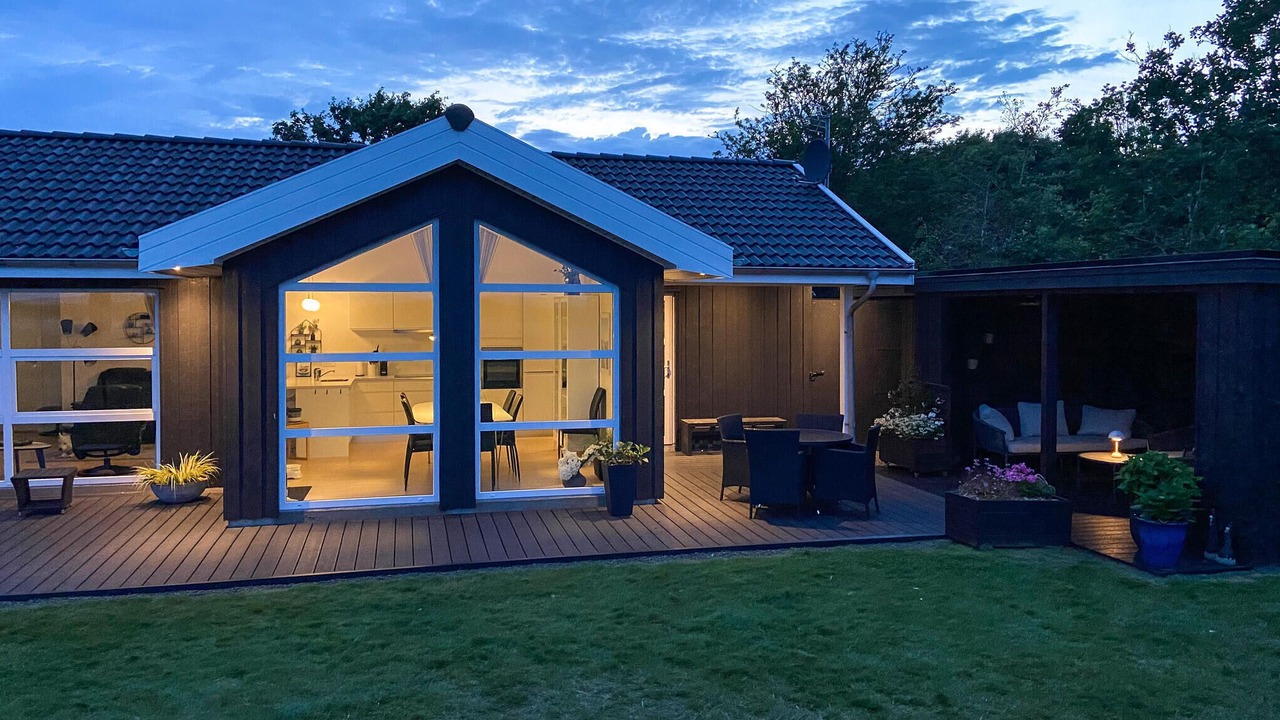 Photo of Others in Hou