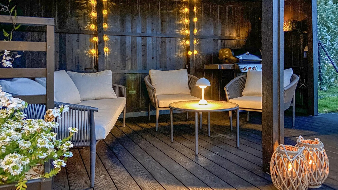 Photo of Others in Hou