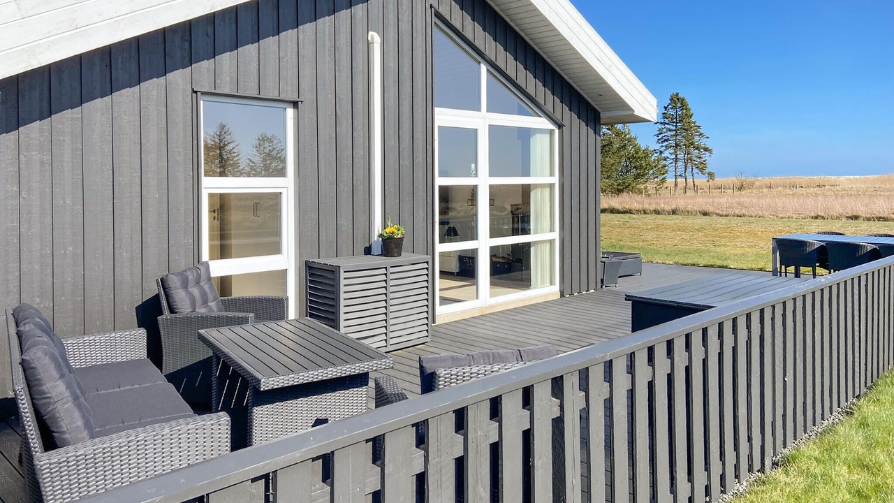 Photo of Others in Hou