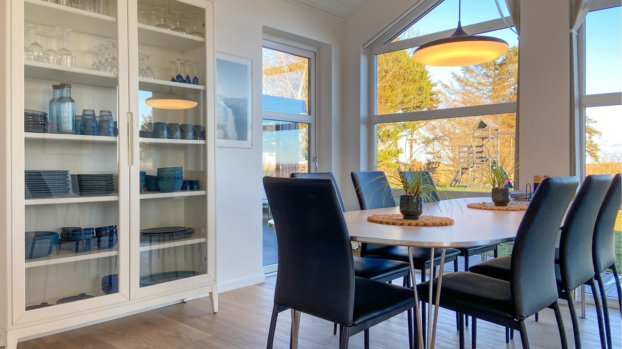 Photo of Others in Hou