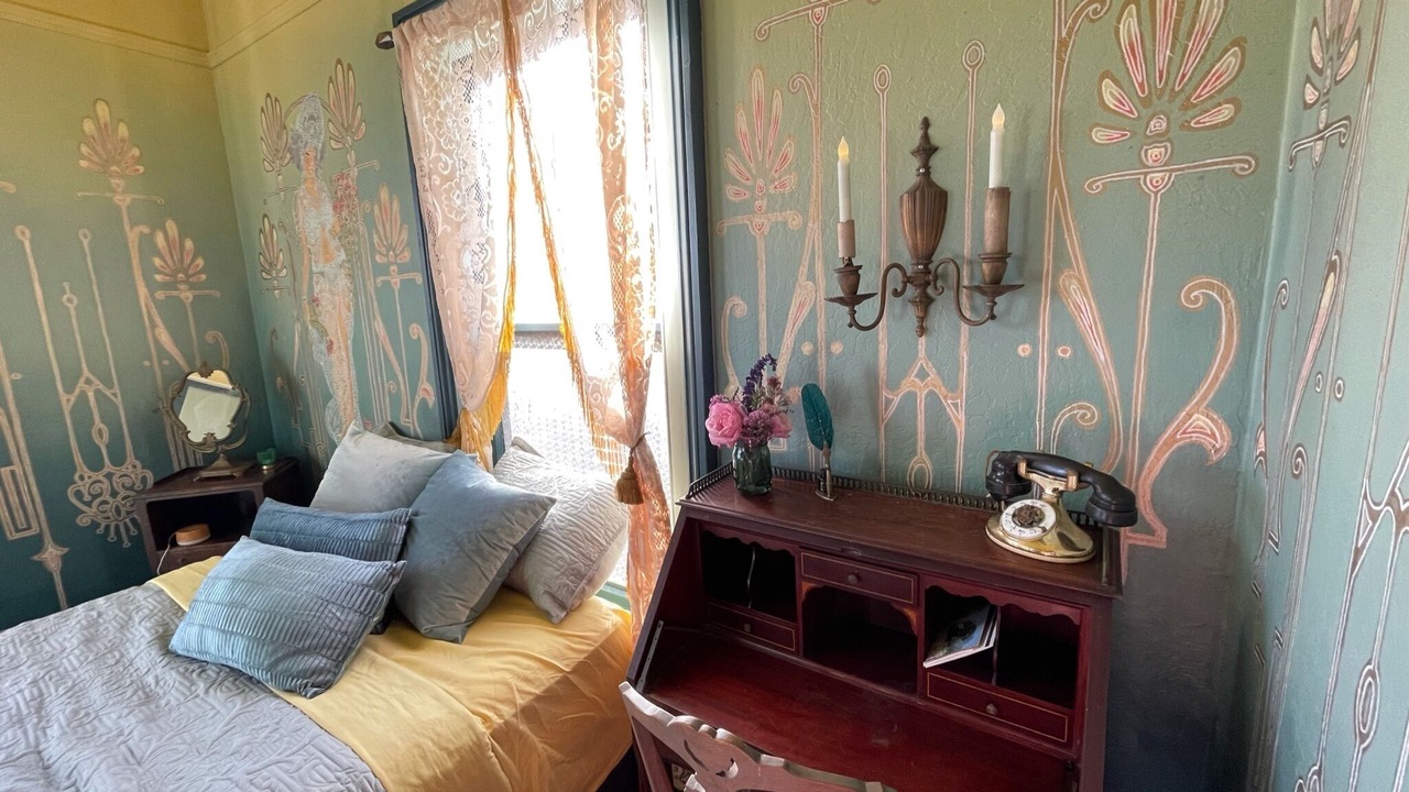 Photo of Bedroom in Oakland