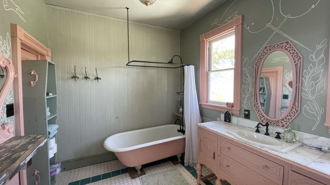 Photo of Bathroom in Oakland