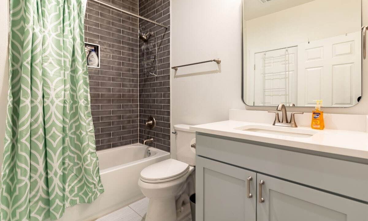 Photo of Bathroom in Montopolis