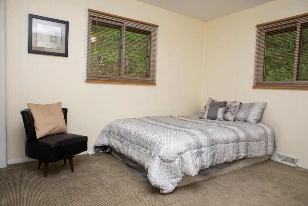 Photo of Bedroom in East Dubuque