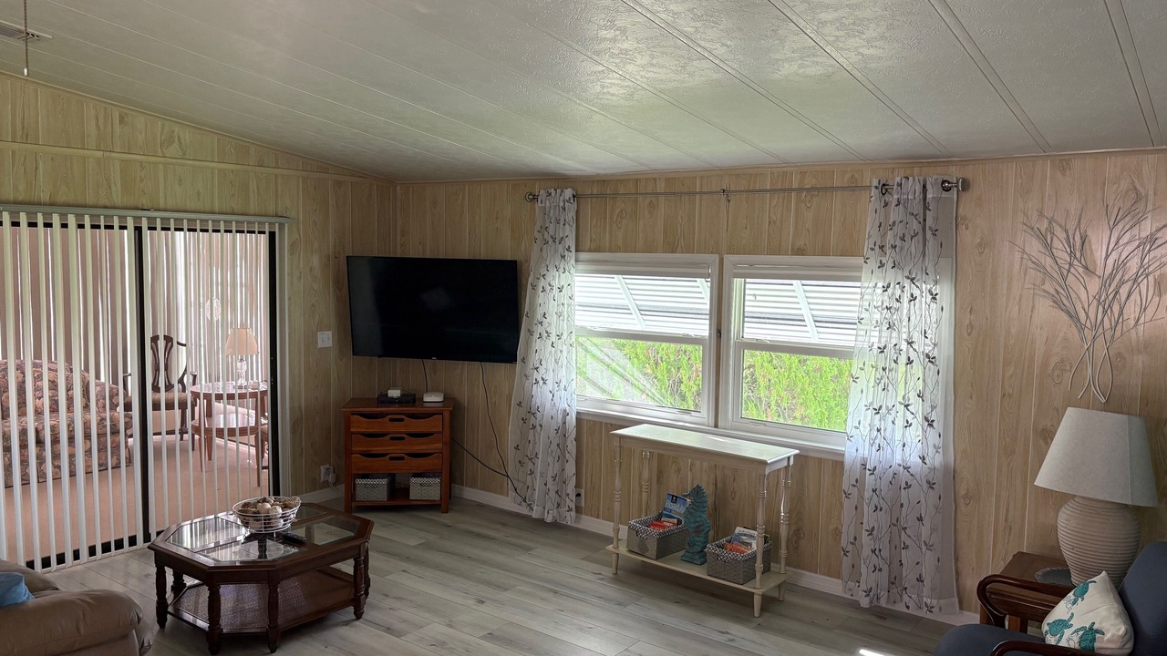 Photo of Livingroom in Zephyrhills West
