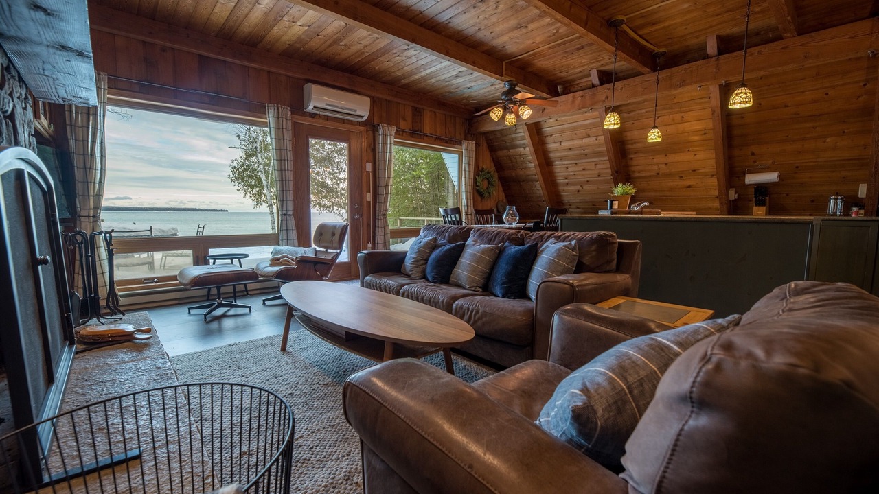 Photo of Livingroom in Ellison Bay