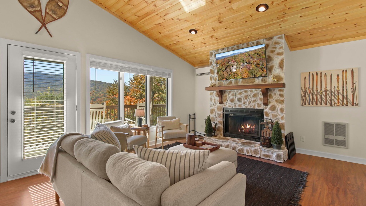 Photo of Livingroom in Charter Hills