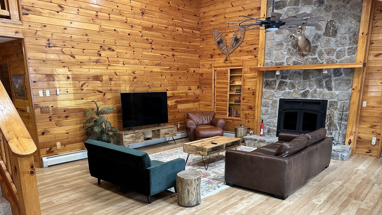 Photo of Livingroom in McHenry