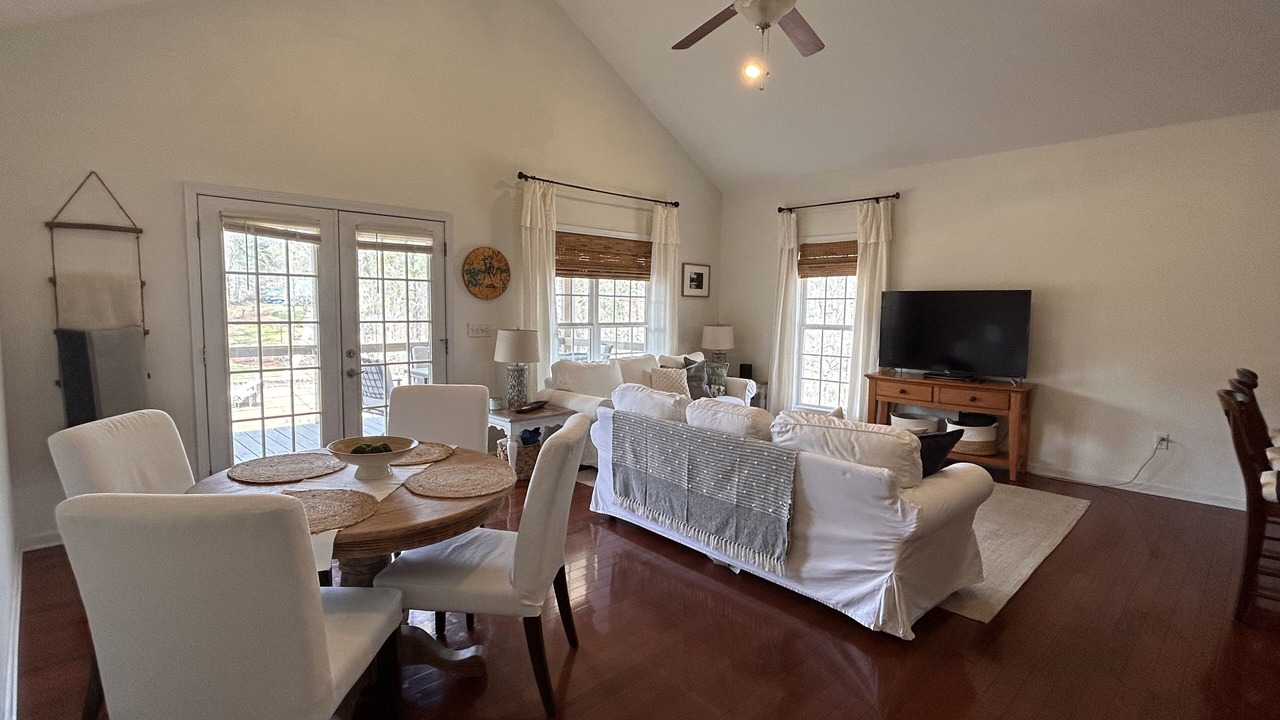 Photo of Livingroom in Newell