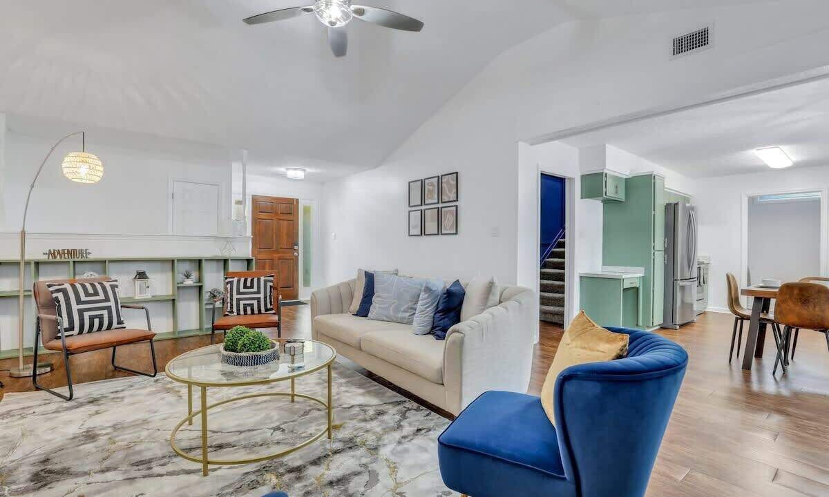 Photo of Livingroom in Richmond Hill