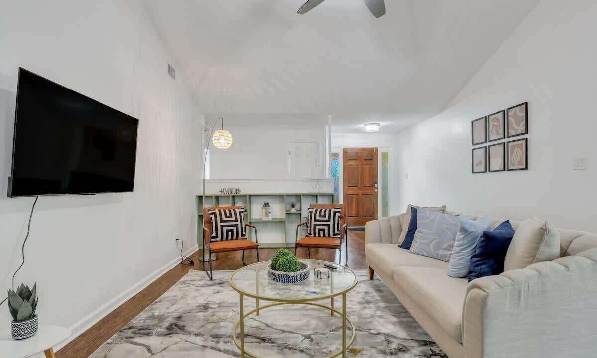 Photo of Livingroom in Richmond Hill