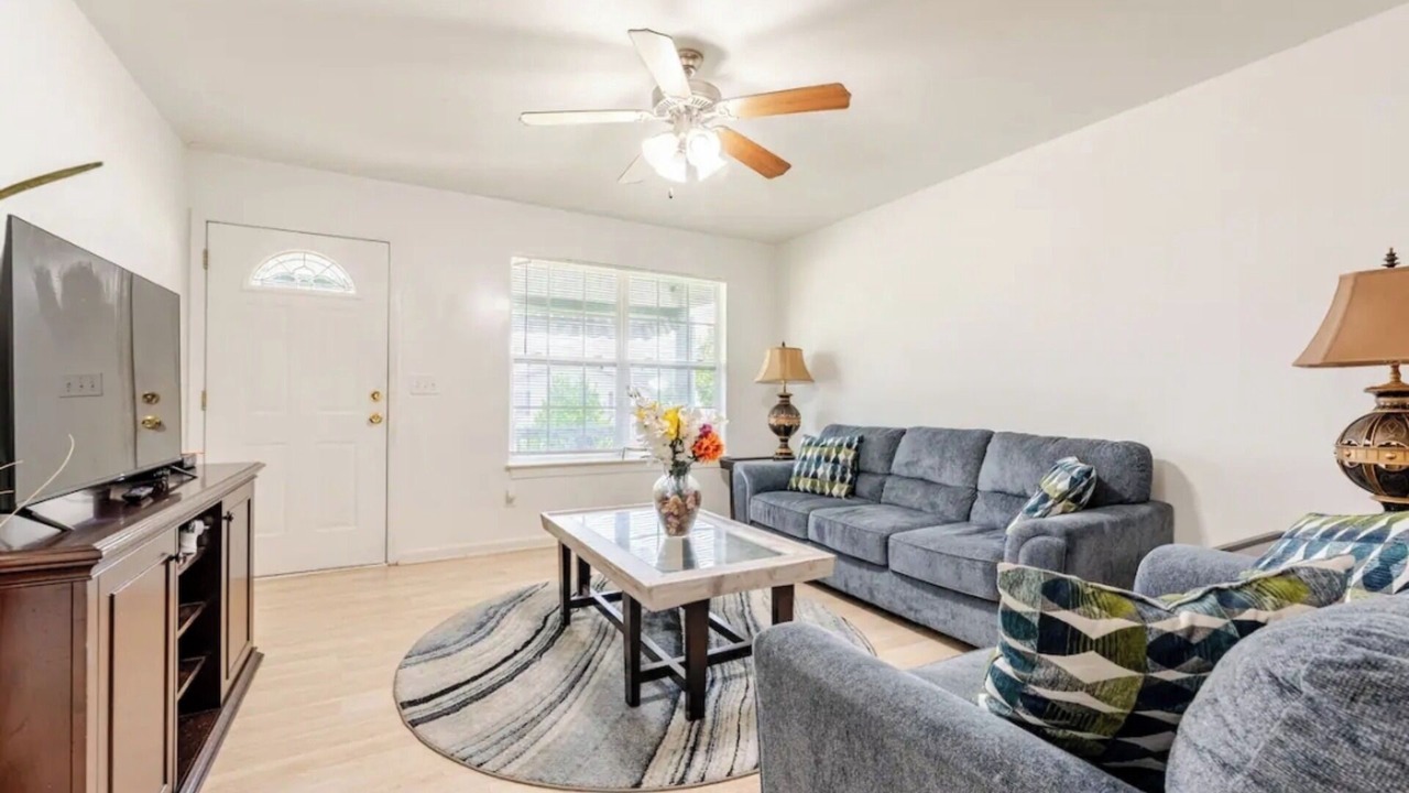 Photo of Livingroom in Cleveland