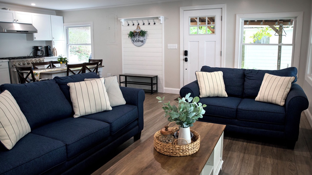 Photo of Livingroom in Lamoreaux Landing