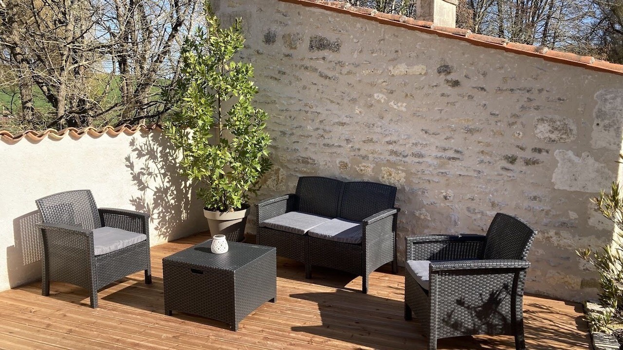 Photo of Patio Balcony in Saint-Hilaire-de-Villefranche