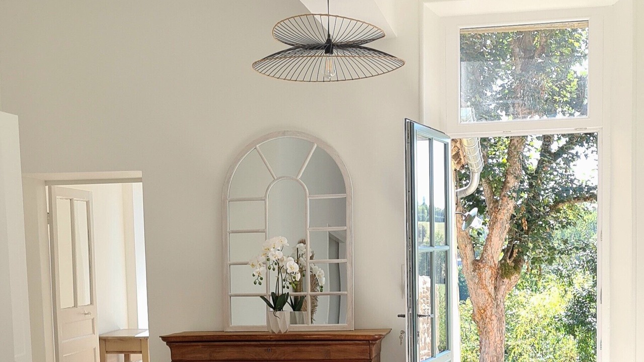 Photo of Others in Besson