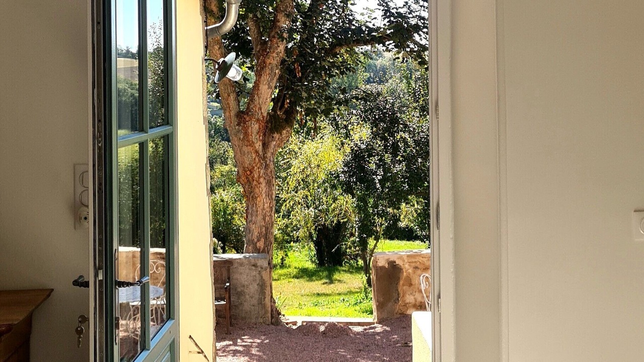 Photo of Others in Besson