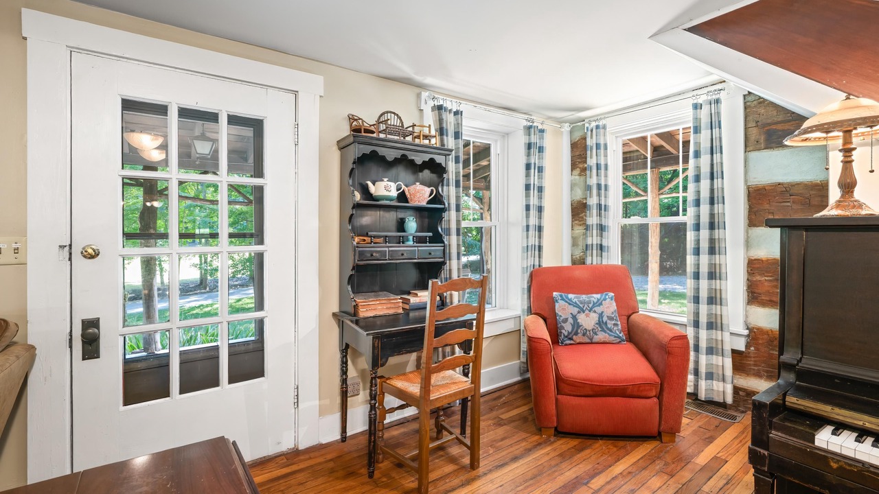 Photo of Livingroom in Gnaw Bone
