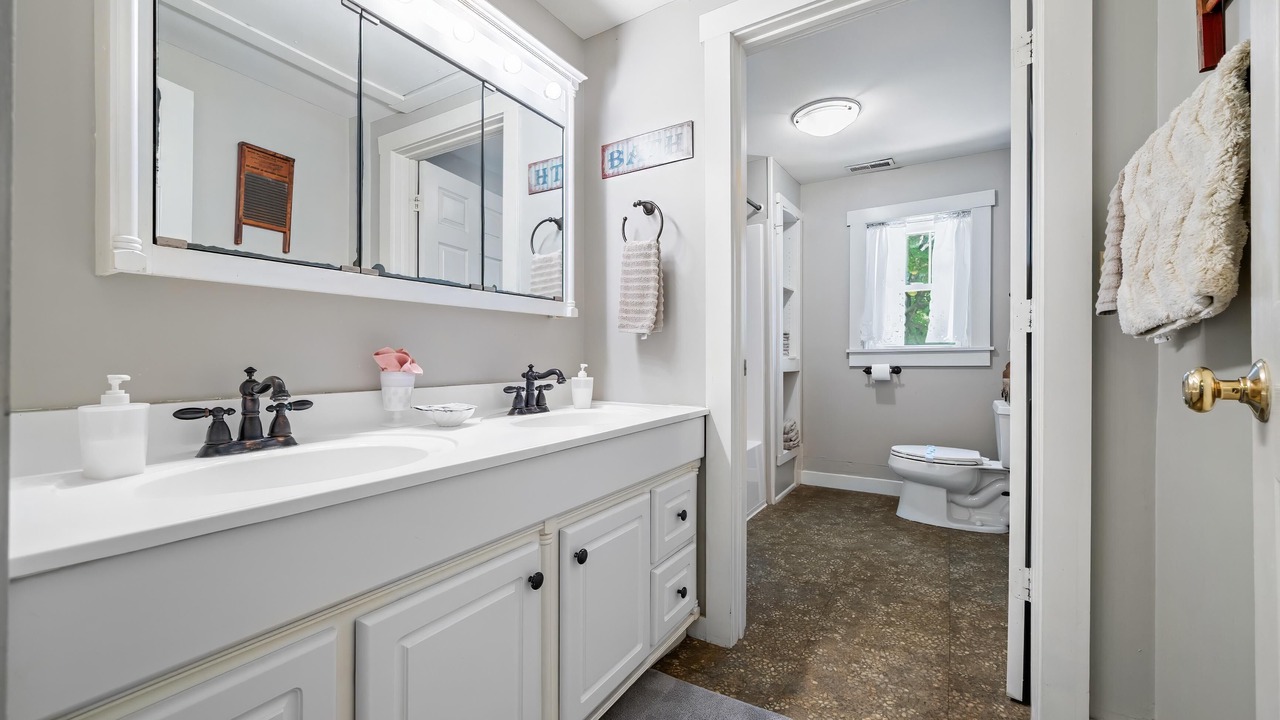 Photo of Bathroom in Gnaw Bone