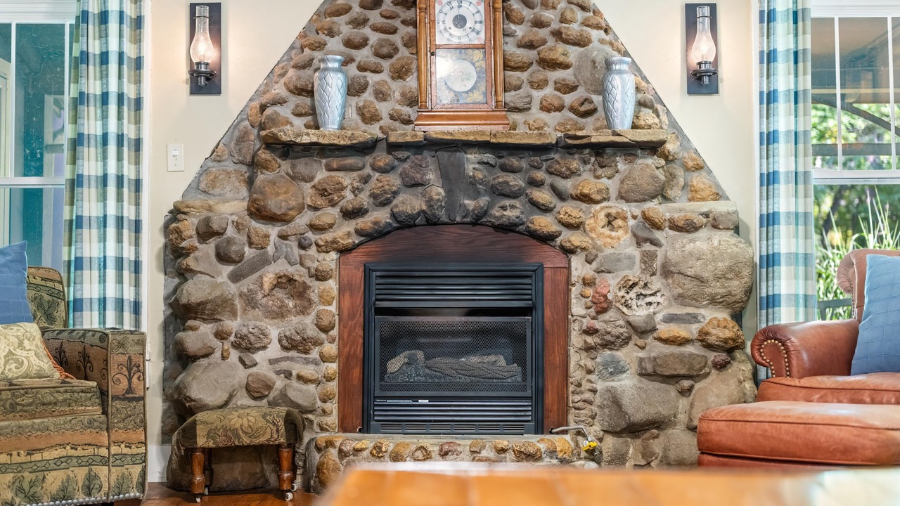 Photo of Livingroom in Gnaw Bone