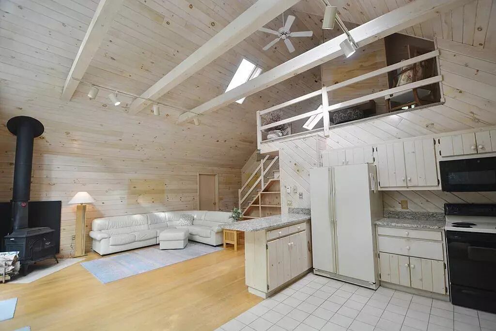 Photo of Livingroom in Sherwood Forest