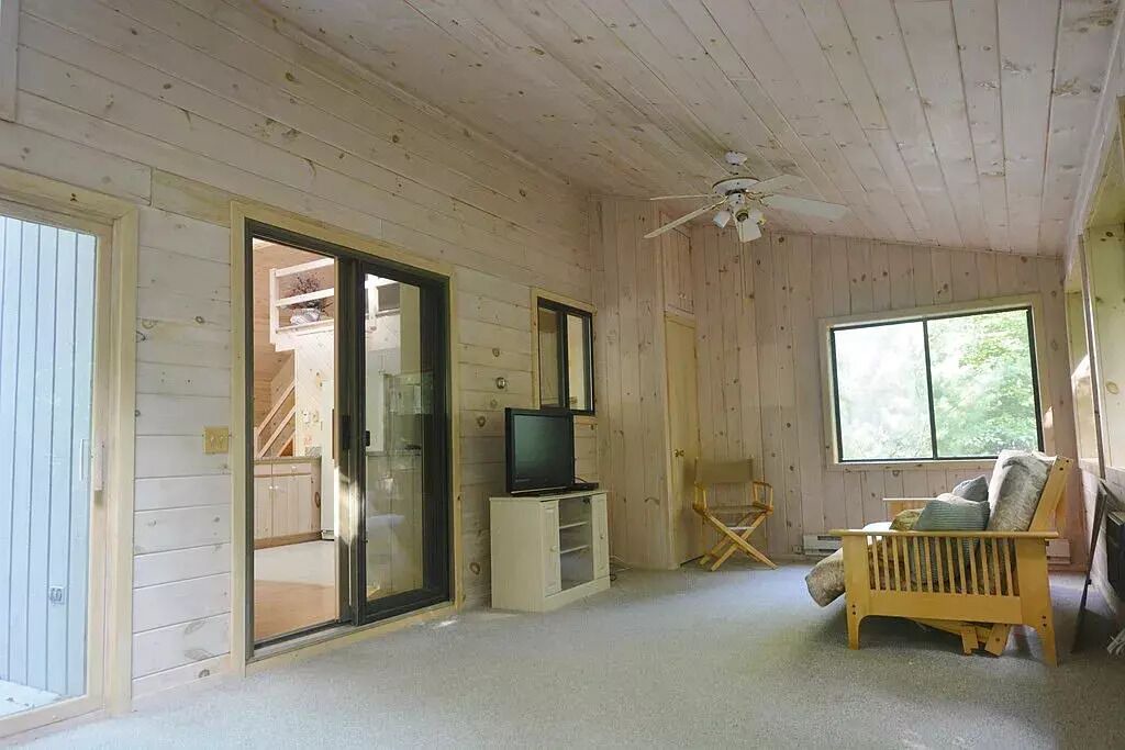 Photo of Livingroom in Sherwood Forest