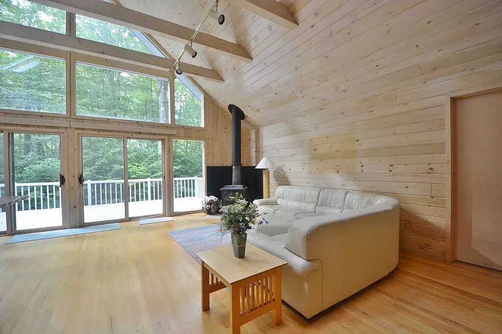 Photo of Livingroom in Sherwood Forest