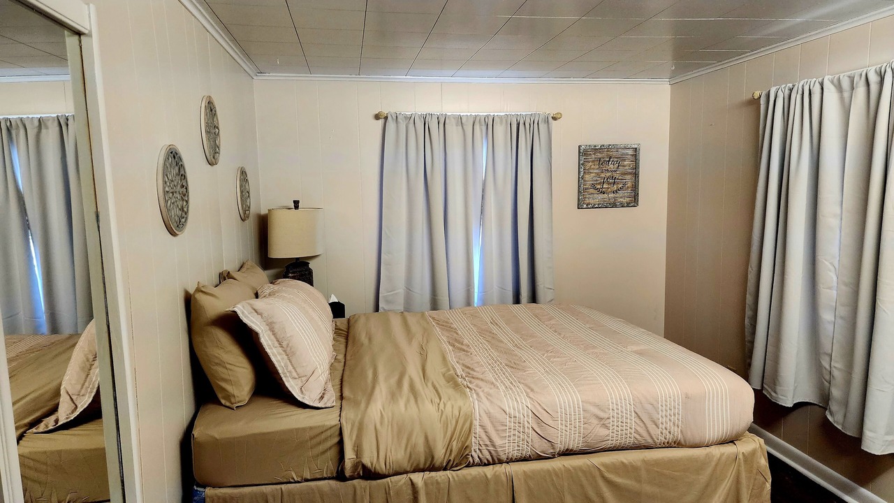 Photo of Bedroom in Grove