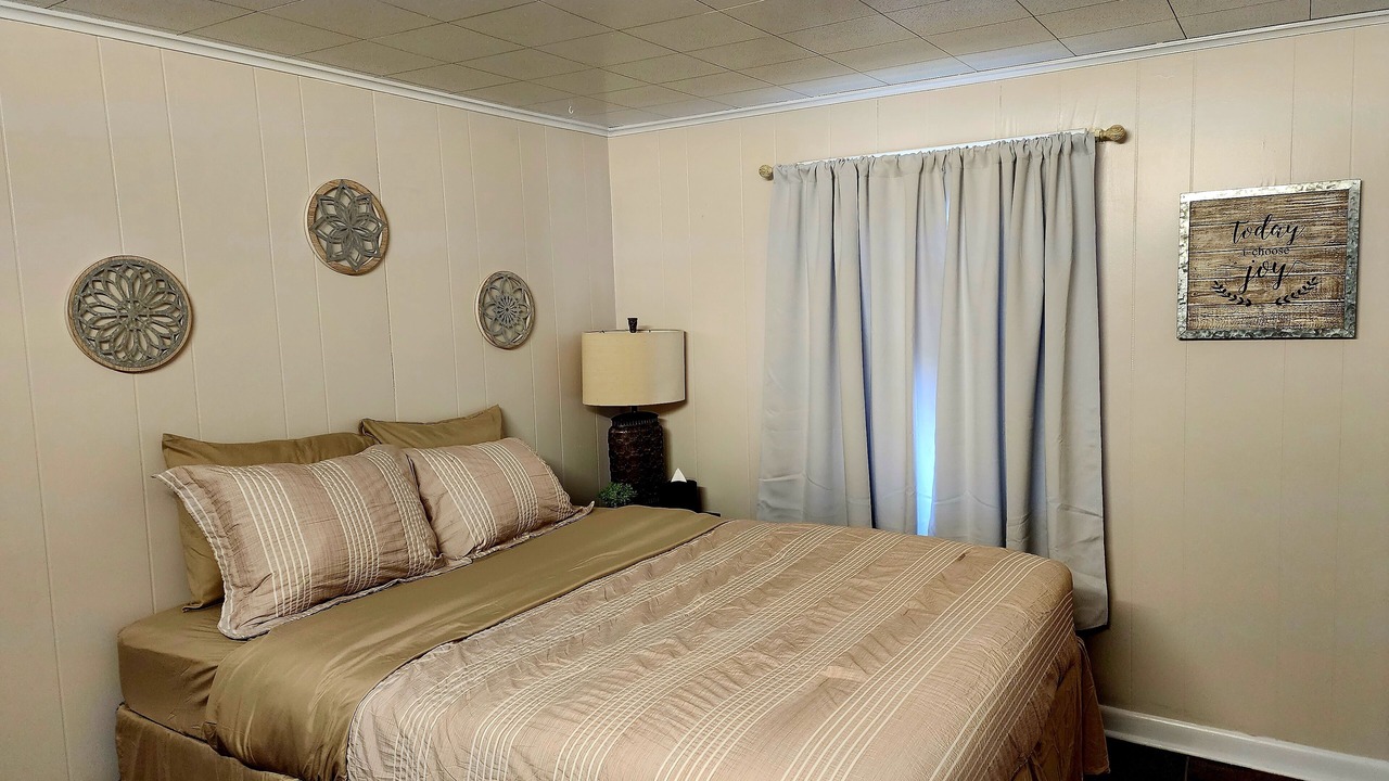 Photo of Bedroom in Grove
