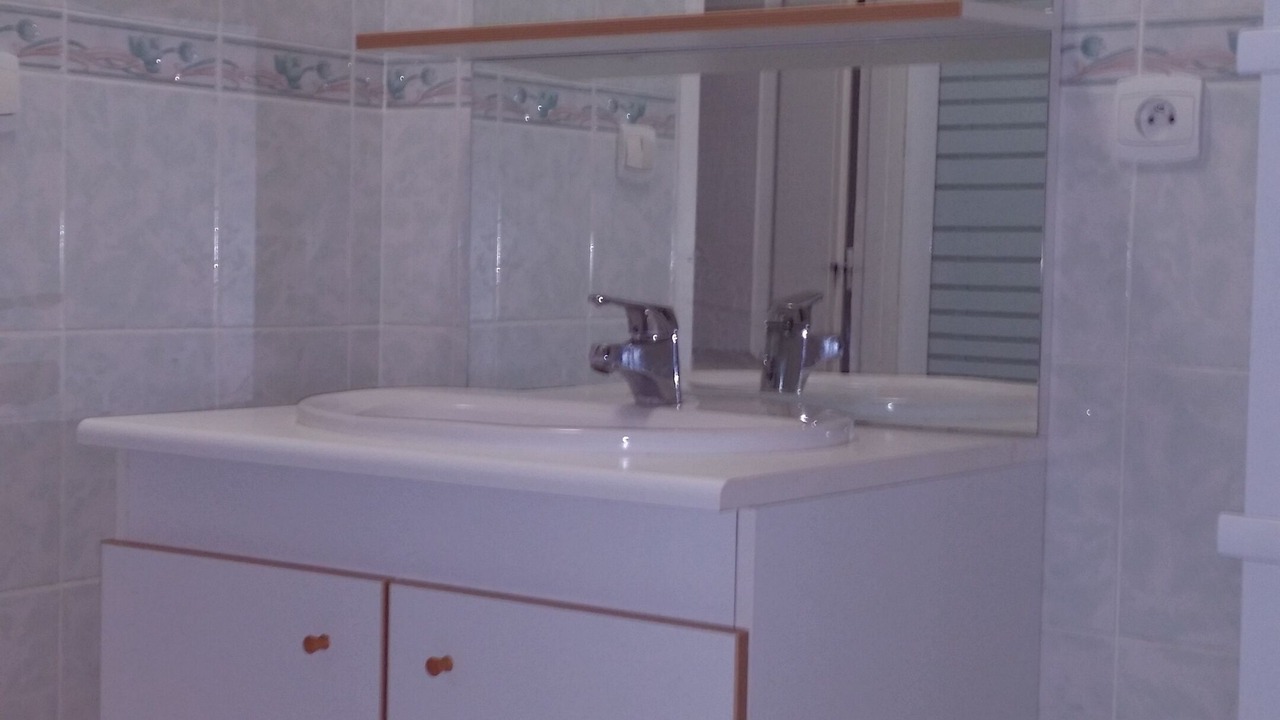 Photo of Bathroom in Leves