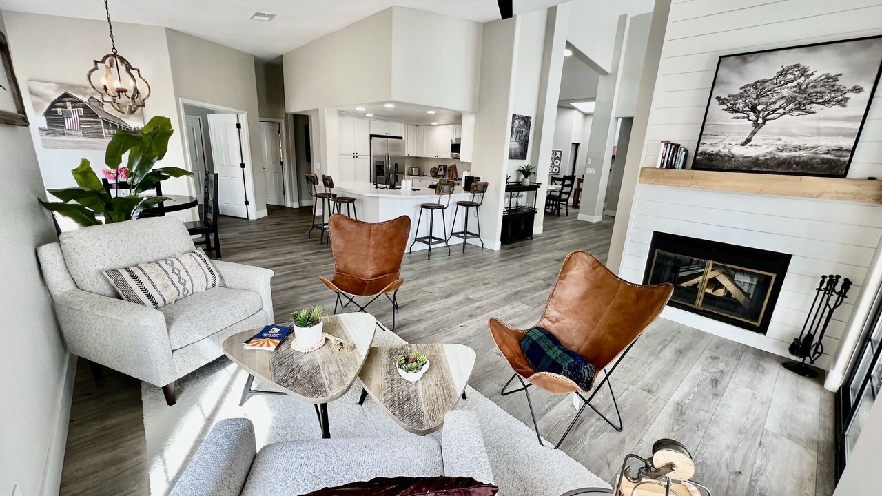 Photo of Livingroom in Val Vista Lakes