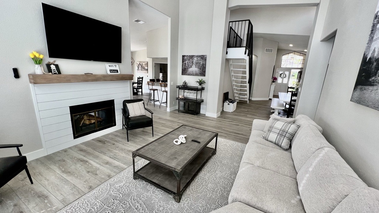Photo of Livingroom in Val Vista Lakes