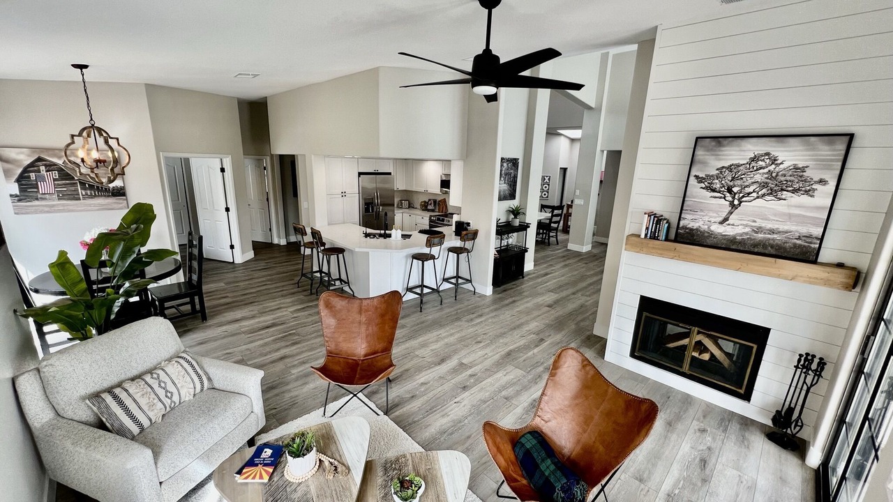 Photo of Livingroom in Val Vista Lakes