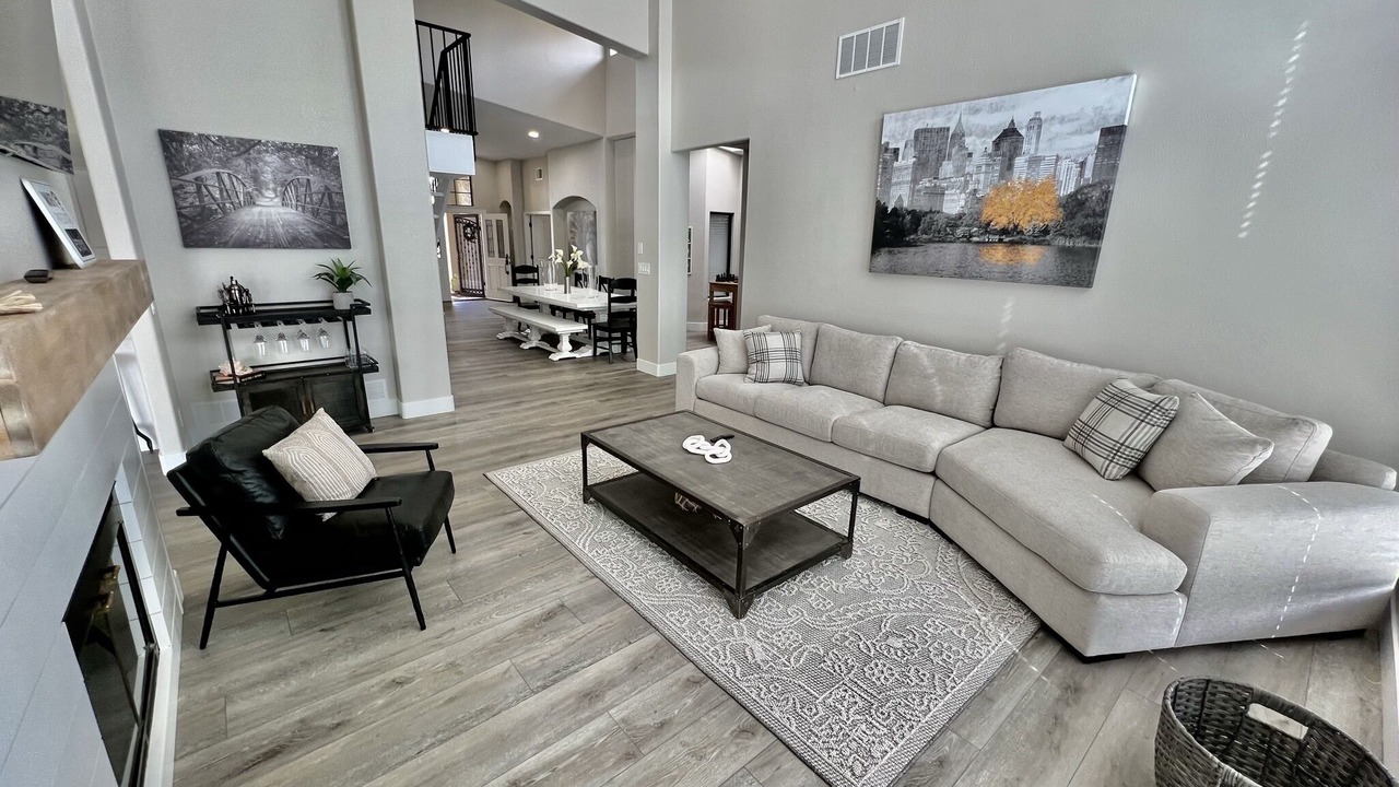 Photo of Livingroom in Val Vista Lakes