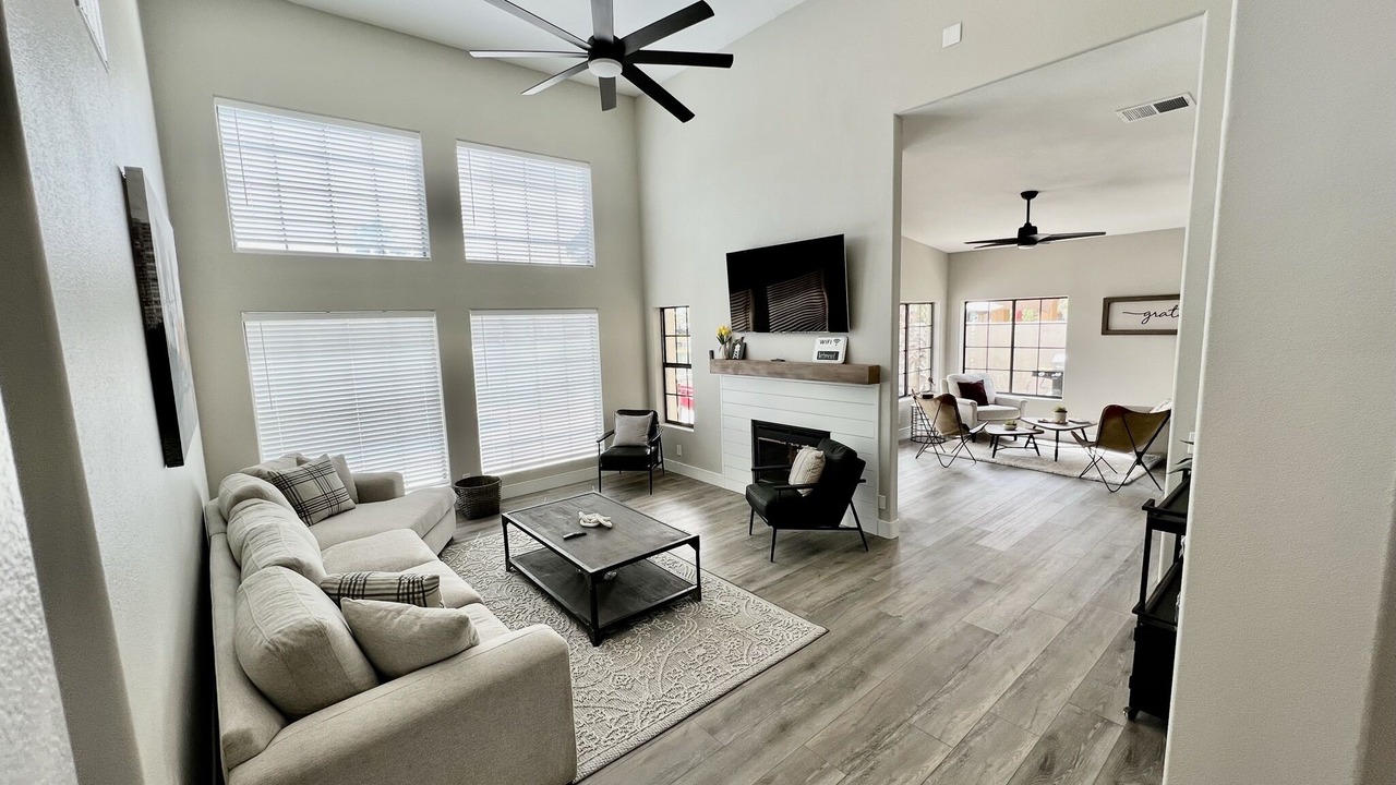 Photo of Livingroom in Val Vista Lakes