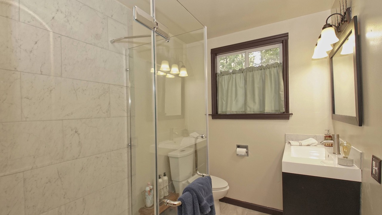 Photo of Bathroom in Shingletown