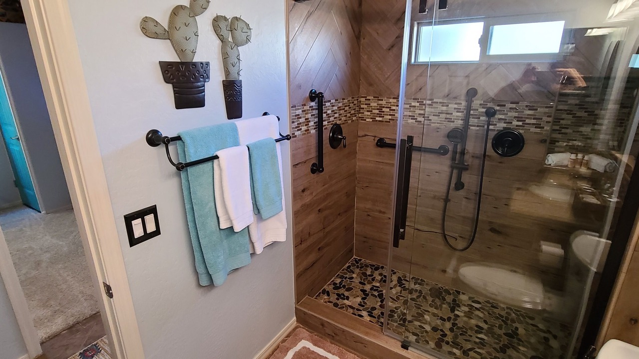 Photo of Bathroom in Emperor Estates