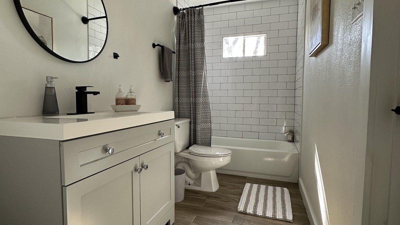 Photo of Bathroom in Mahncke Park