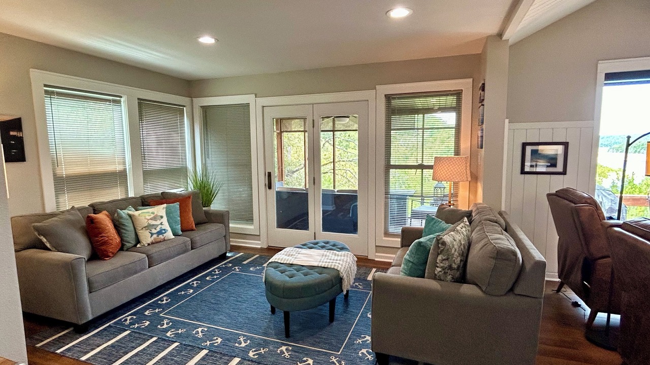 Photo of Livingroom in Lakeview