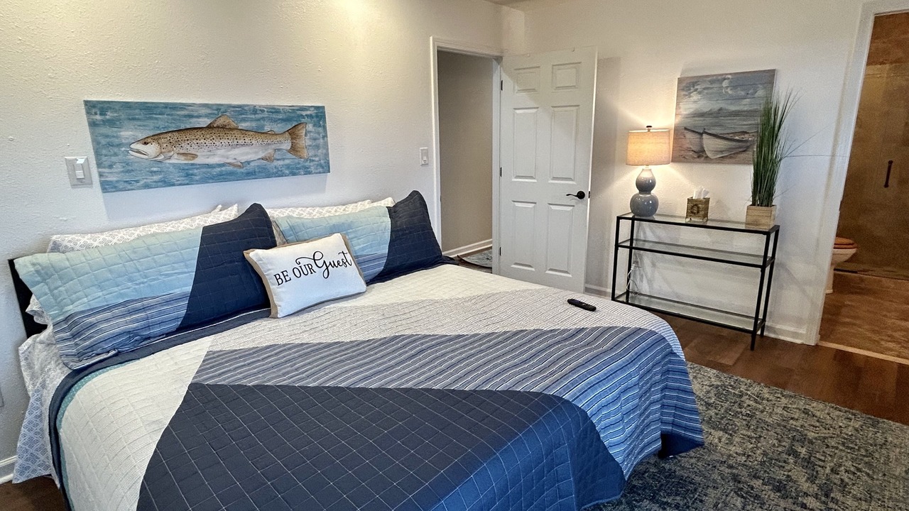 Photo of Bedroom in Lakeview