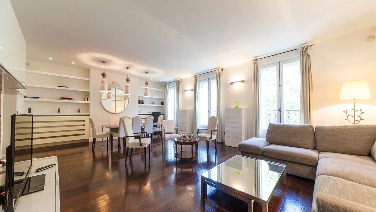 Photo of Livingroom in 8th Arrondissement