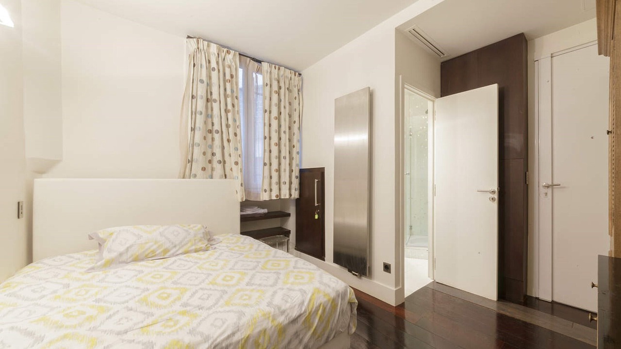 Photo of Bedroom in 8th Arrondissement