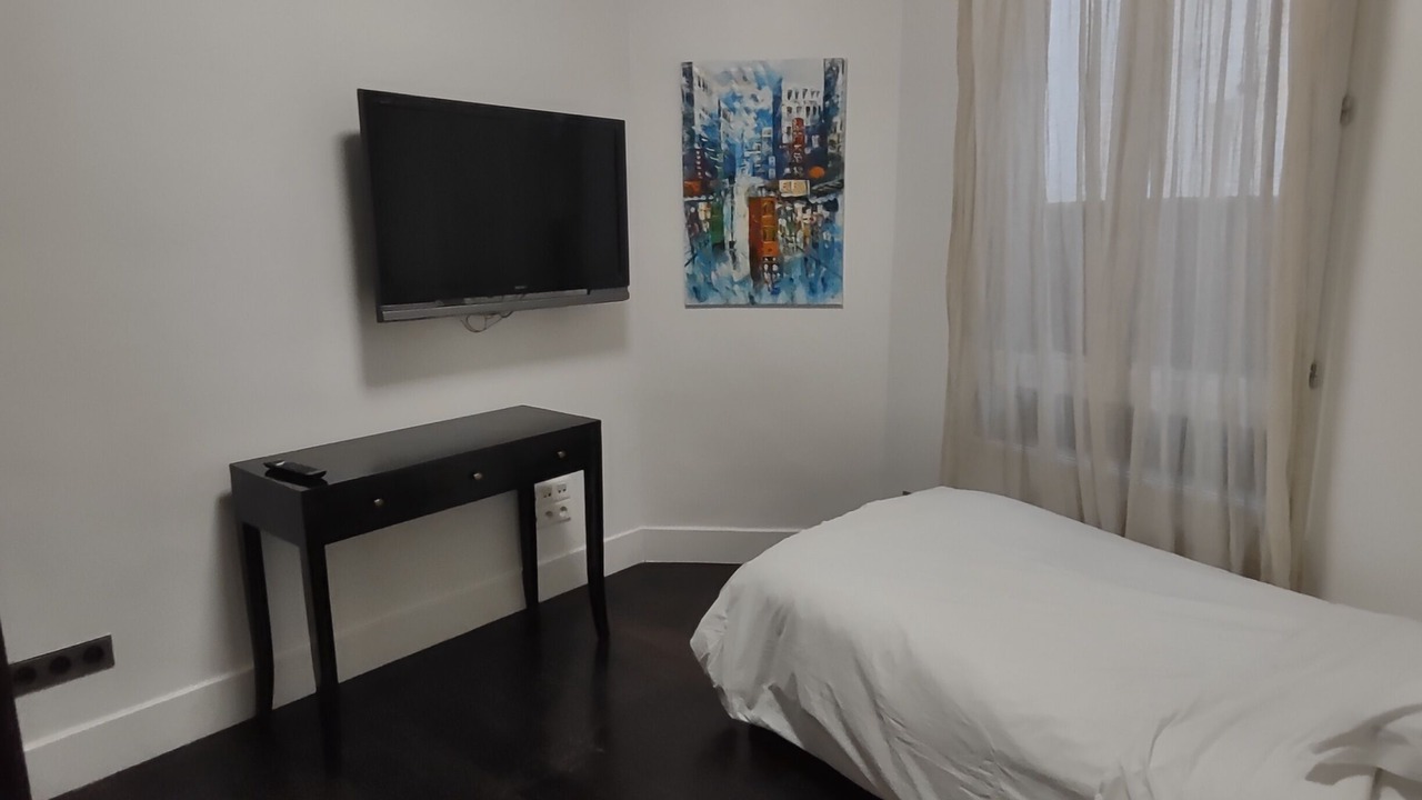 Photo of Bedroom in 8th Arrondissement