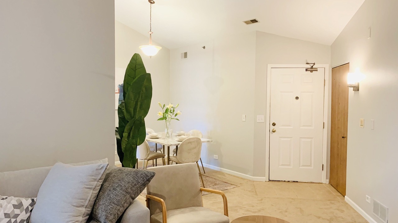 Photo of Livingroom in Naperville