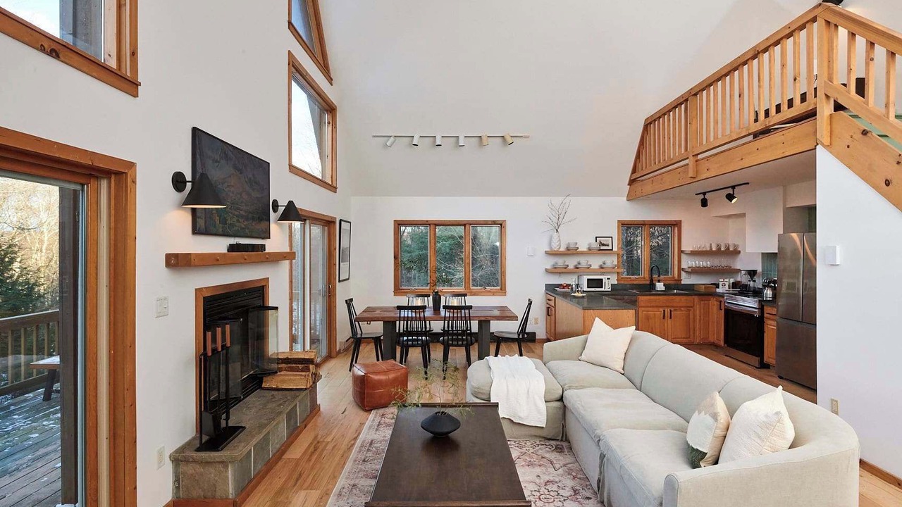 Photo of Livingroom in Roscoe